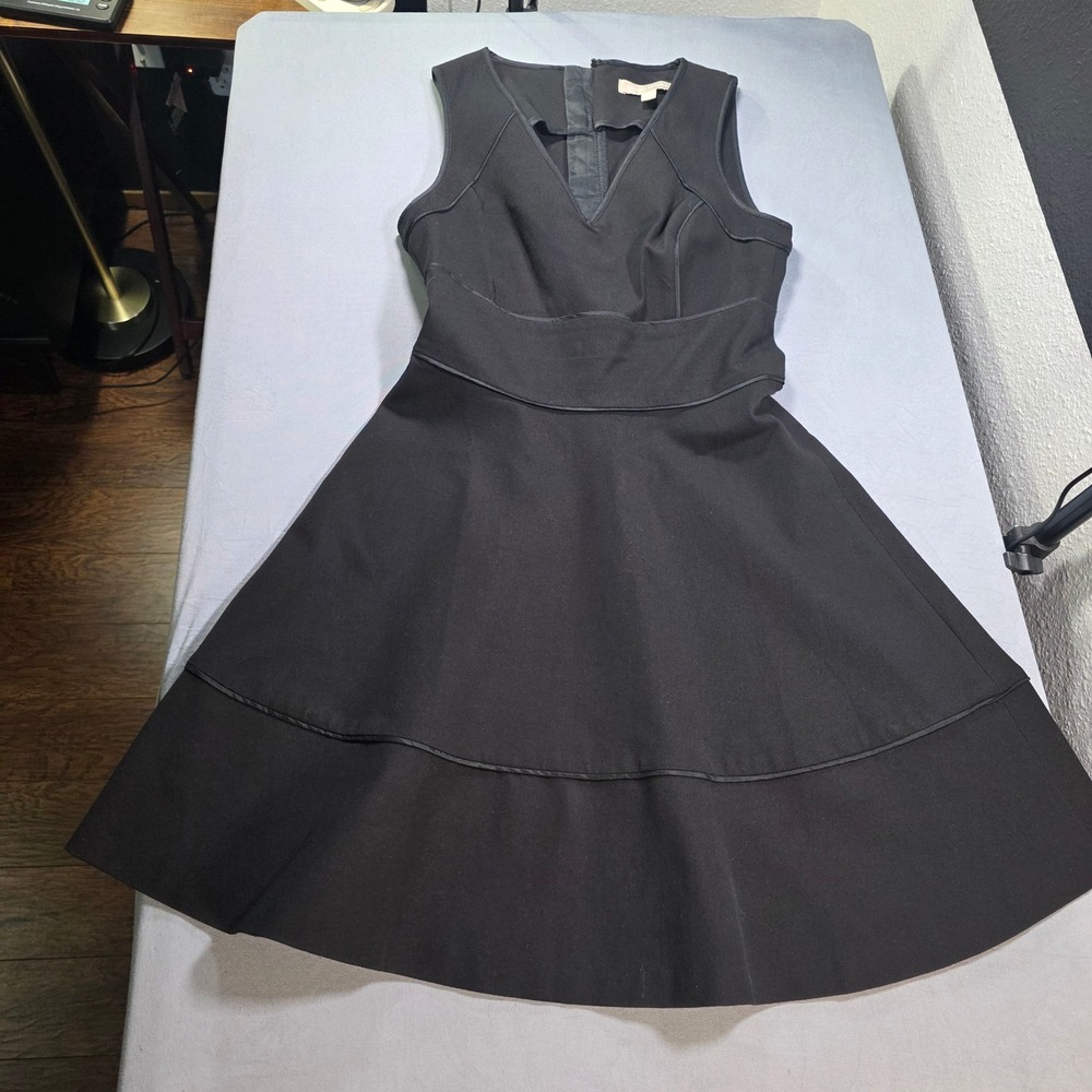 Banana Republic Black Fit /Flare V-Neck Dress Petite 2P Gold Back Zip Sleeveless